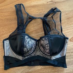Brand New w/o tags VS bra / crop bra